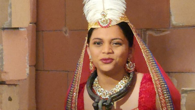 MC Square, Paradox and Srushti Tawde break the internet with a quirky recreation of Mughal-e-Aazam for FIFA World Cup Qatar 2022 on MTV HD MC Square, Paradox and Srushti Tawde break the internet with a quirky recreation of Mughal-e-Aazam for FIFA World Cup Qatar 2022 on MTV HD