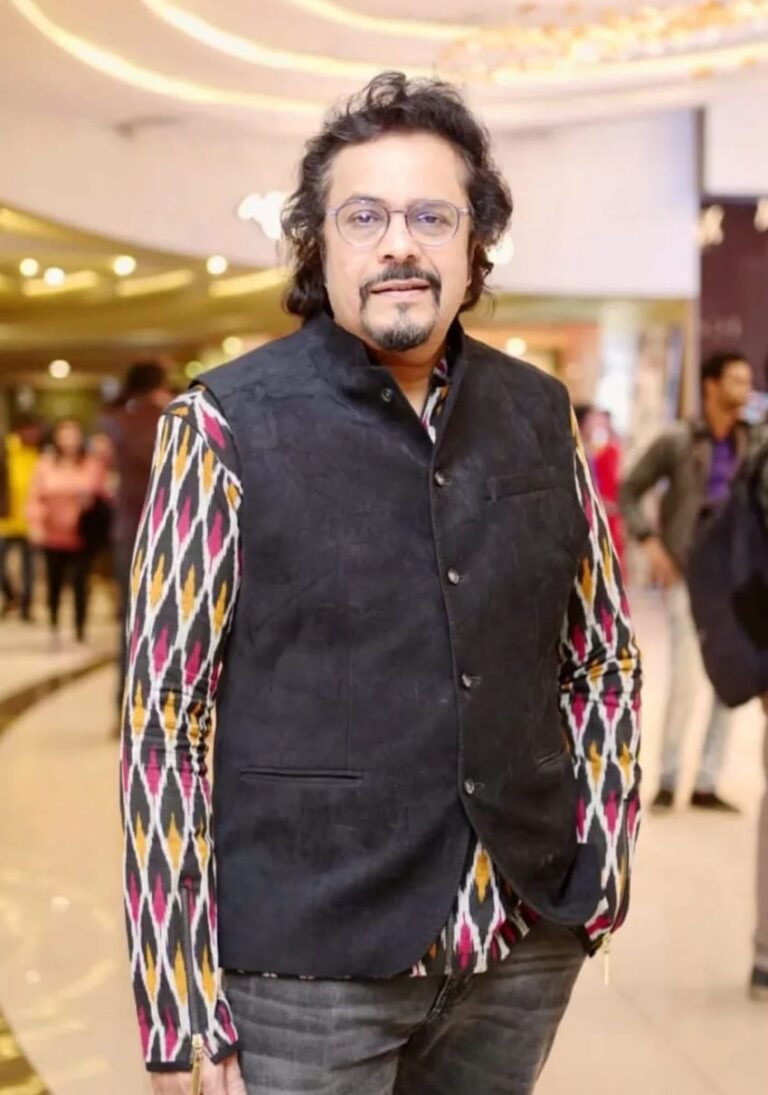 Hungama Spotlight strengthens its repertoire with high-calibre performances by legendary musicians Hariharan and Bickram Ghosh. Hungama Spotlight strengthens its repertoire with high-calibre performances by legendary musicians Hariharan and Bickram Ghosh.