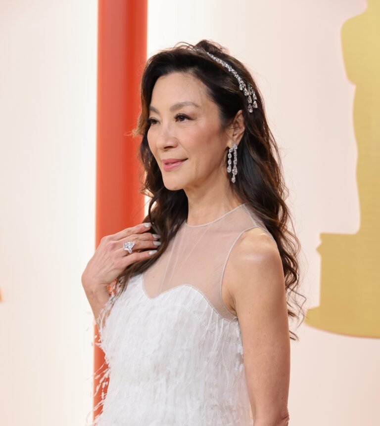 MICHELLE YEOH IN MOUSSAIEFF DIAMOND HIGH JEWELLERY AT THE OSCARS.