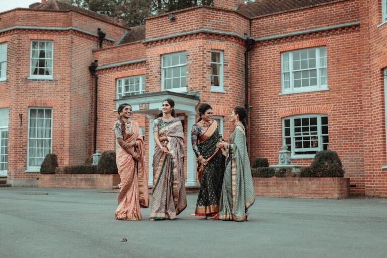 Mastering Elegance: The Art of Draping a Saree in a Stylish Manner.