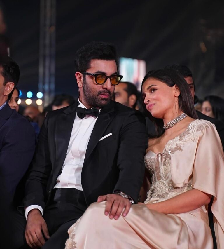 The highlight of Filmfare 2024: Performance of Ranbir with wife Alia Bhatt on ‘Jamal Kudu’.