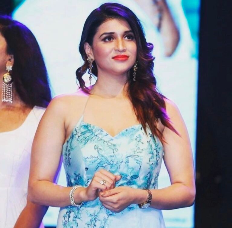 BB 17 runner-up thanks Priyanka Chopra for her support #Mannara Chopra. BB 17 runner-up thanks Priyanka Chopra for her support #Mannara Chopra.