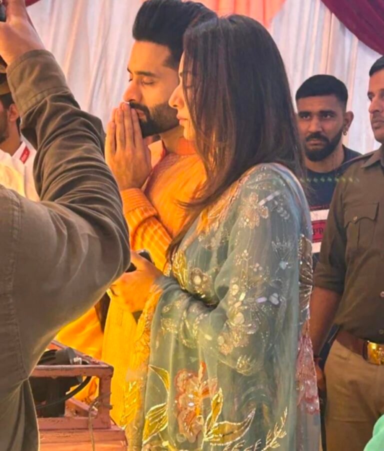 Paparazzi Capture Bollywood Actor-Producer Jackky Bhagnani’s Beaming Smile and Blush over wedding. Paparazzi Capture Bollywood Actor-Producer Jackky Bhagnani’s Beaming Smile and Blush over wedding.