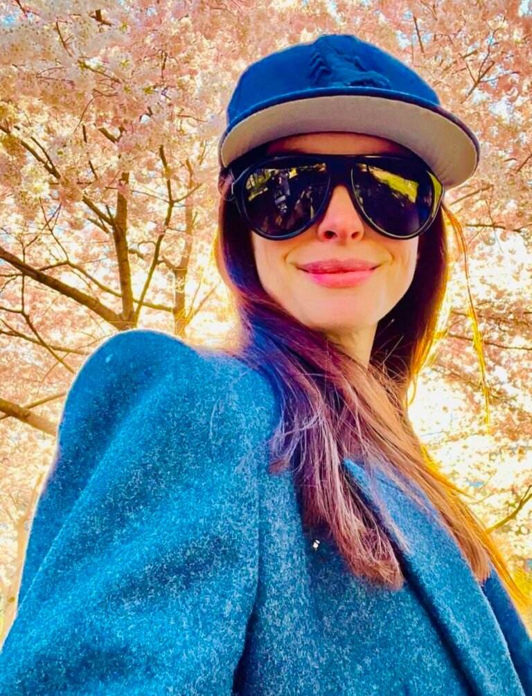 Anne Hathaway recalls her “Gross” audition!