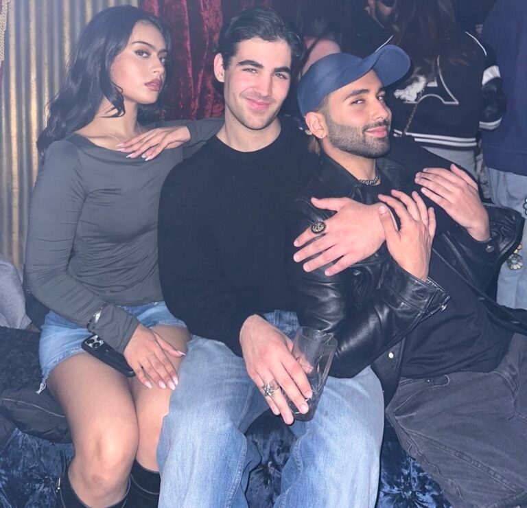 Rare Photo Emerges of Akshay Kumar’s Son Aarav Meeting Ajay Devgn-Kajol’s Daughter Nysa Devgn and Orry.