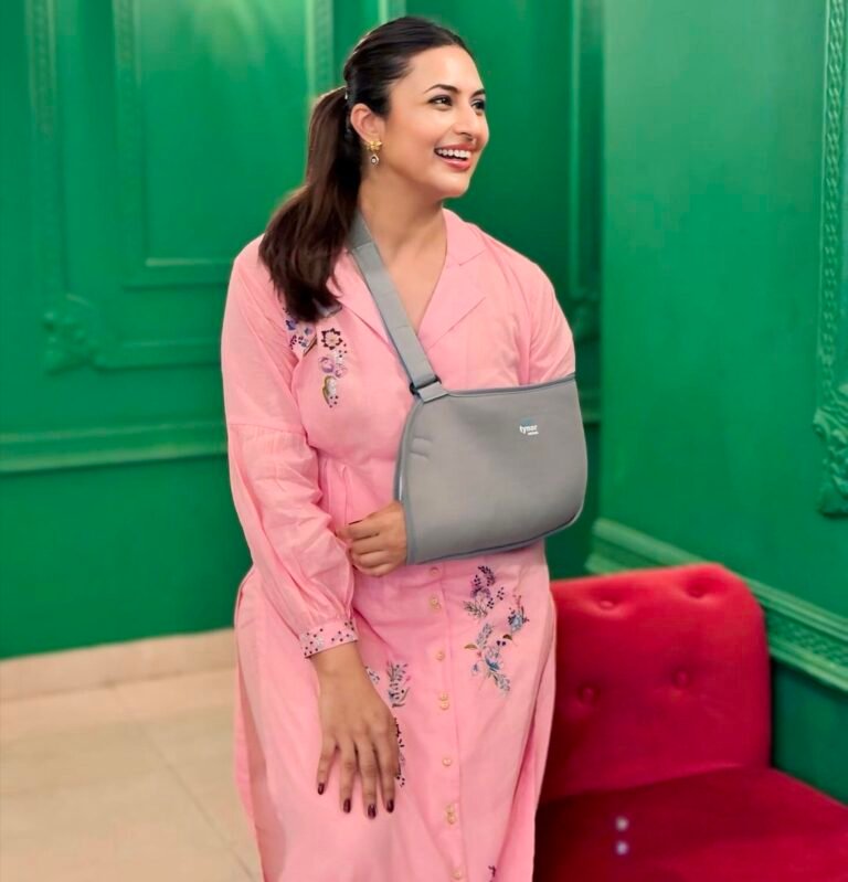 Divyanka Tripathi Makes First Public Appearance After Surgery for Arm Fracture on April 29.