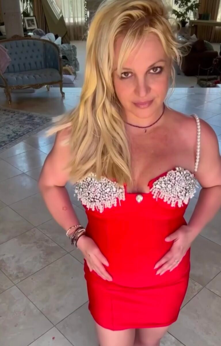 “Britney Spears: A Journey of Triumph, Turmoil, and Resilience”