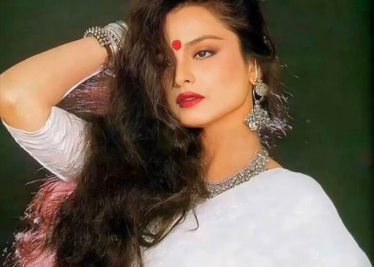 When Jeetendra said Rekha was a timepass for him. When Jeetendra said Rekha was a timepass for him.