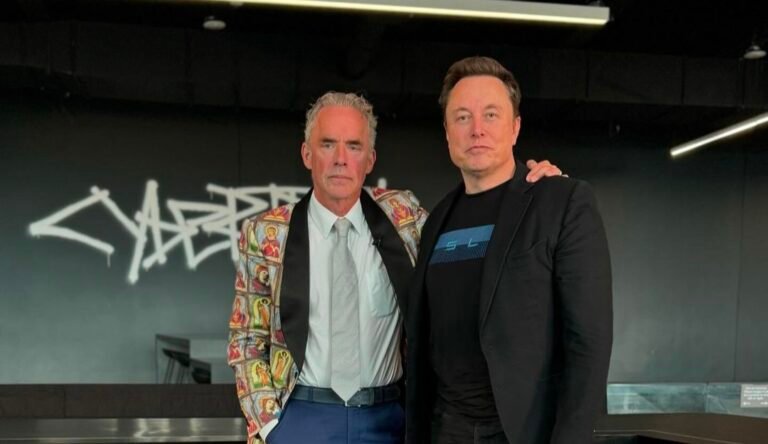 “Elon Musk’s Minimalist Lifestyle Revealed: Mother Shares Insights on His Unconventional Living Arrangements and Space Mission Views”