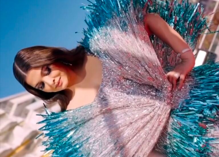 “Aishwarya Rai Bachchan: Timeless Fashion Icon Emphasizes Comfort and Authenticity in Style”