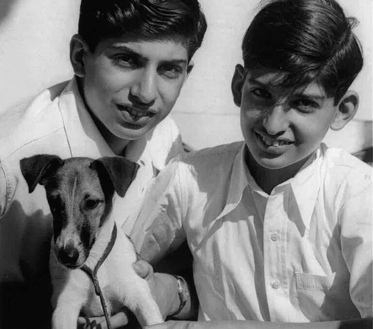 “Ratan Tata: A Visionary Leader and Philanthropist Remembered by a Grieving Nation”