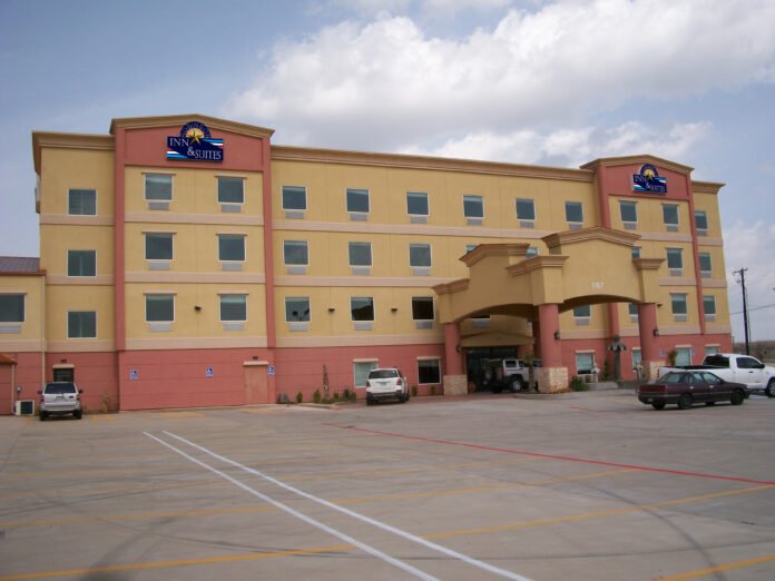 Robinson Inn & Suites Outside Master 2